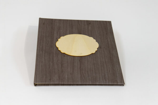 Álbum de fotos pequeño - Vista de la portada del álbum pequeño color madera negra