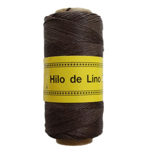 Bobina de hilo de lino marrón